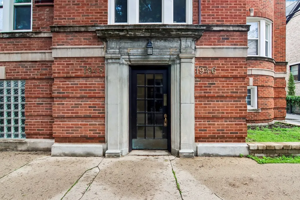 1946 West Patterson Avenue Chicago IL 60613