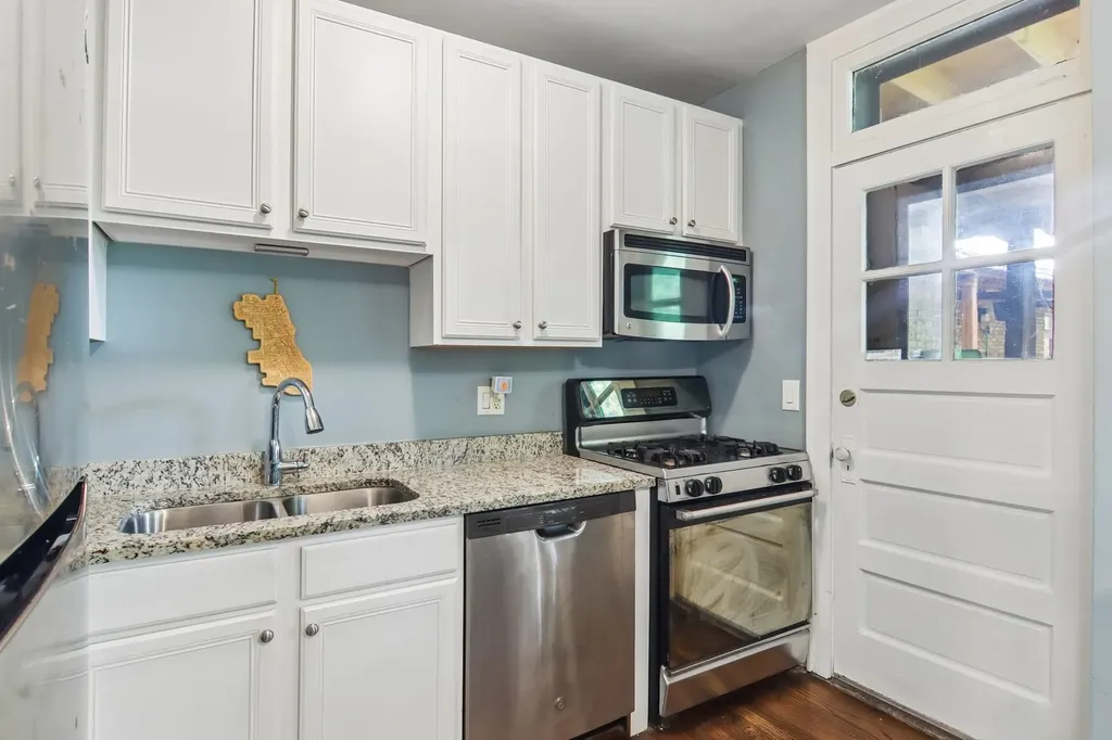 1946 West Patterson Avenue Chicago IL 60613