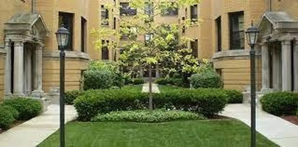 2426 North Sawyer Avenue Chicago IL 60647