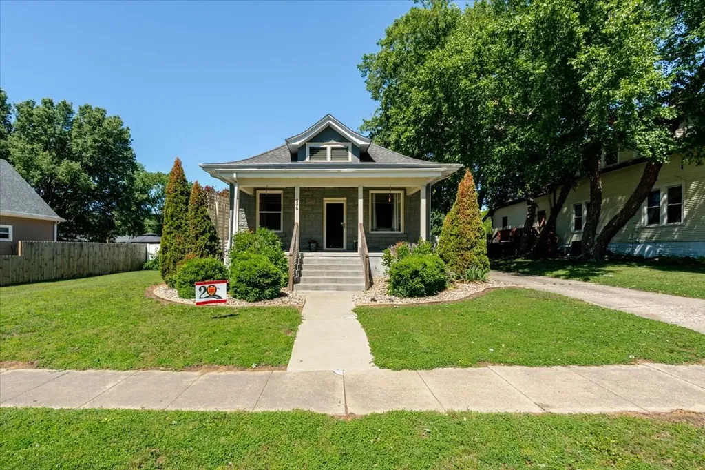 304 South Monroe Street Mackinaw IL 61755