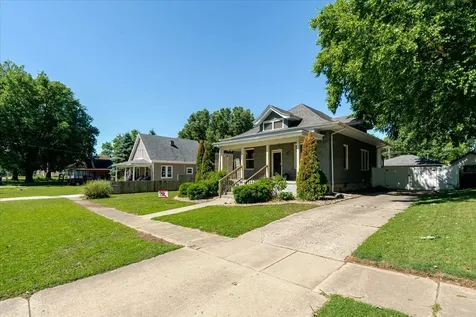 304 South Monroe Street Mackinaw IL 61755