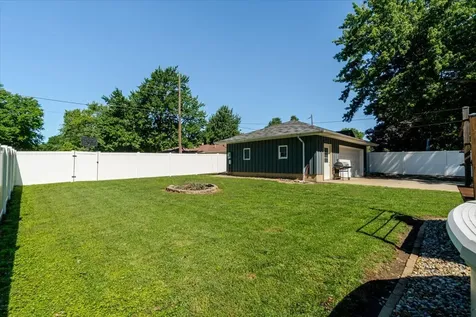 304 South Monroe Street Mackinaw IL 61755