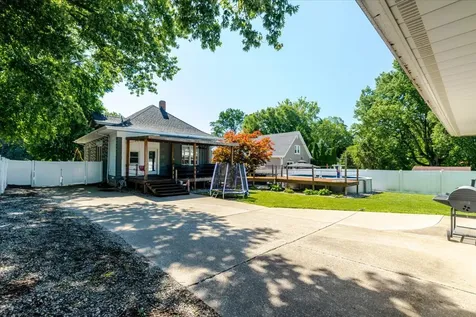 304 South Monroe Street Mackinaw IL 61755