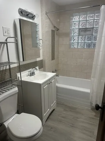 5352 North Winthrop Avenue Chicago IL 60640