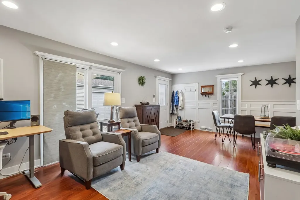 2802 Hawk Lane Rolling Meadows IL 60008