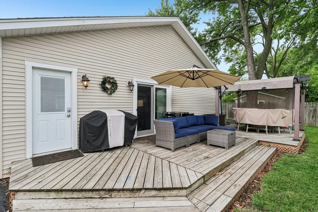 2802 Hawk Lane Rolling Meadows IL 60008