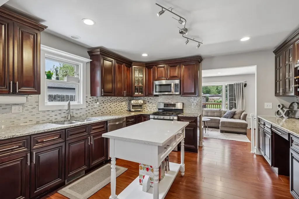 2802 Hawk Lane Rolling Meadows IL 60008