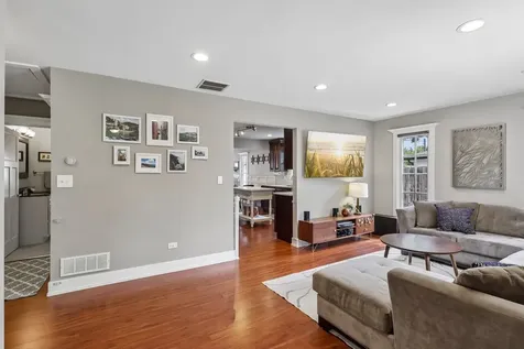 2802 Hawk Lane Rolling Meadows IL 60008