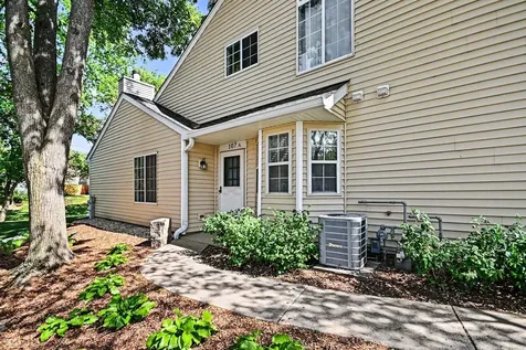 107 Winchester Drive Streamwood IL 60107