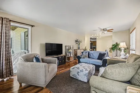 107 Winchester Drive Streamwood IL 60107
