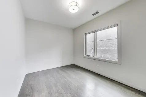 2742 North Lincoln Avenue Chicago IL 60614