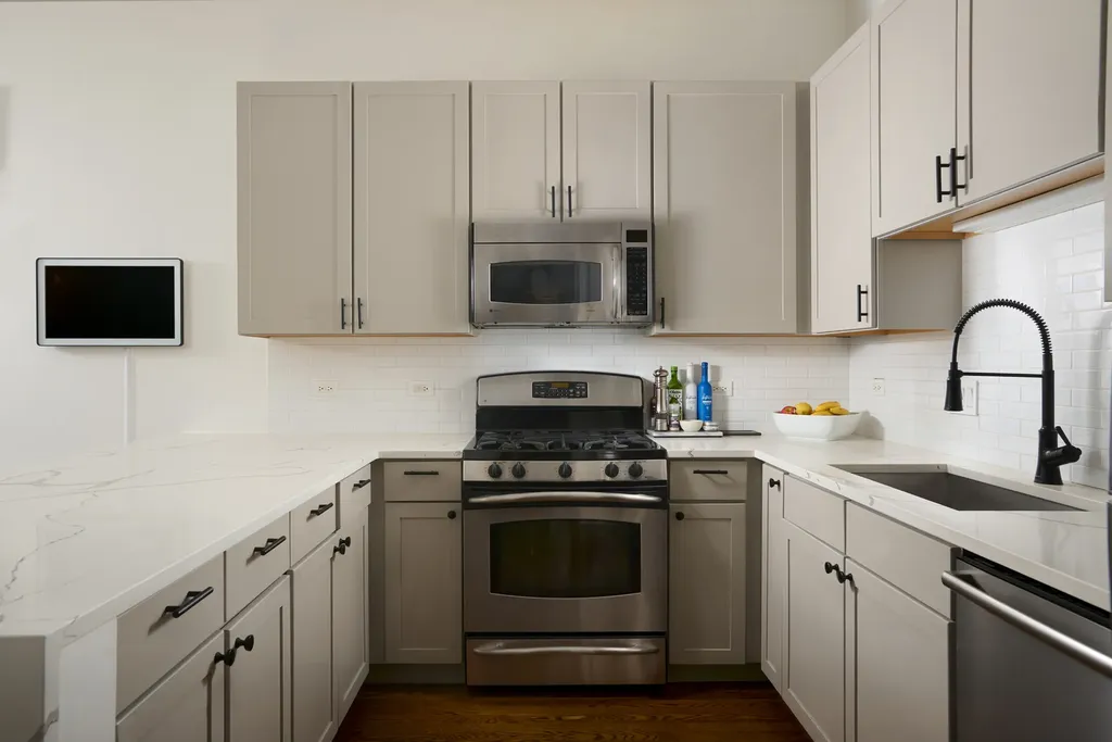 952 North Crosby Street Chicago IL 60610