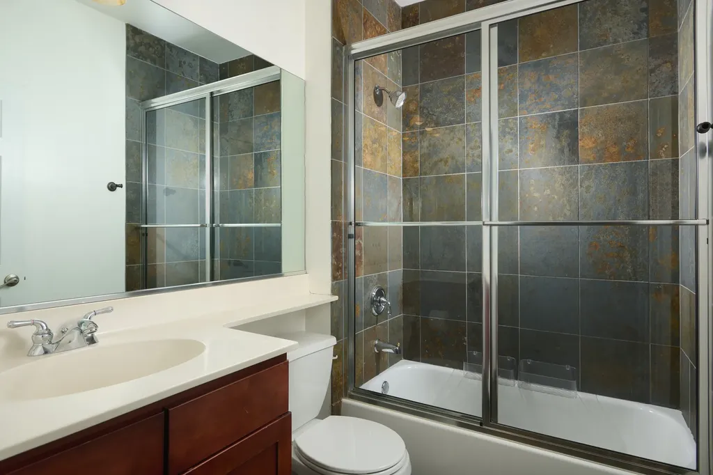 952 North Crosby Street Chicago IL 60610