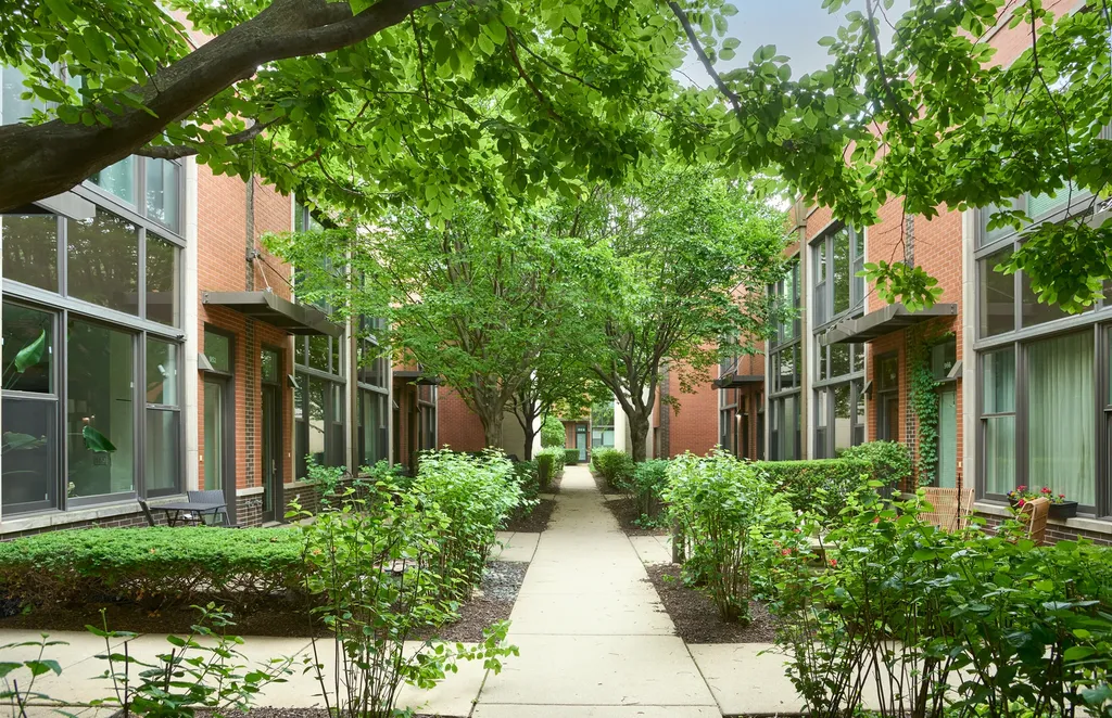 952 North Crosby Street Chicago IL 60610