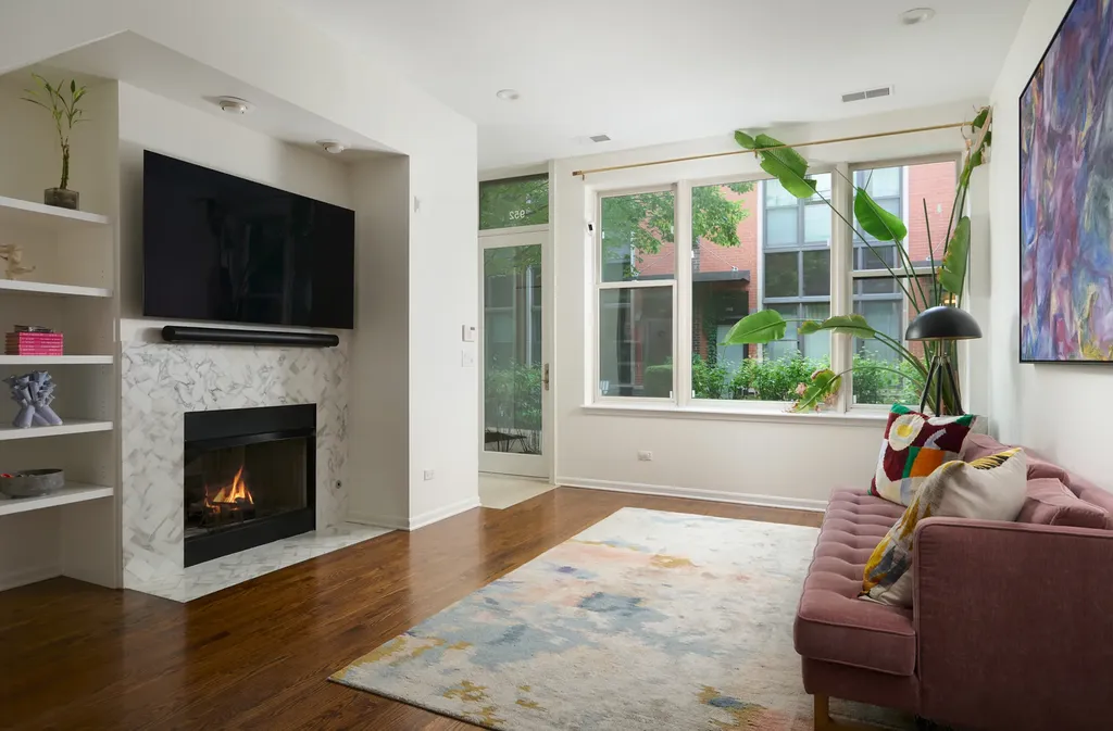 952 North Crosby Street Chicago IL 60610