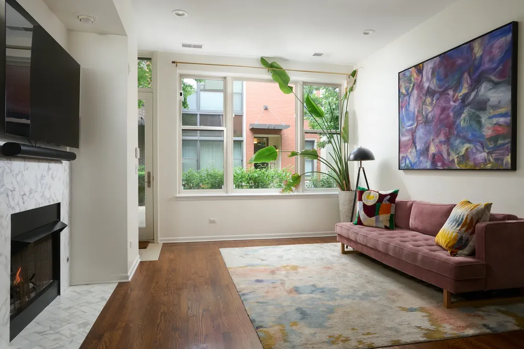 952 North Crosby Street Chicago IL 60610