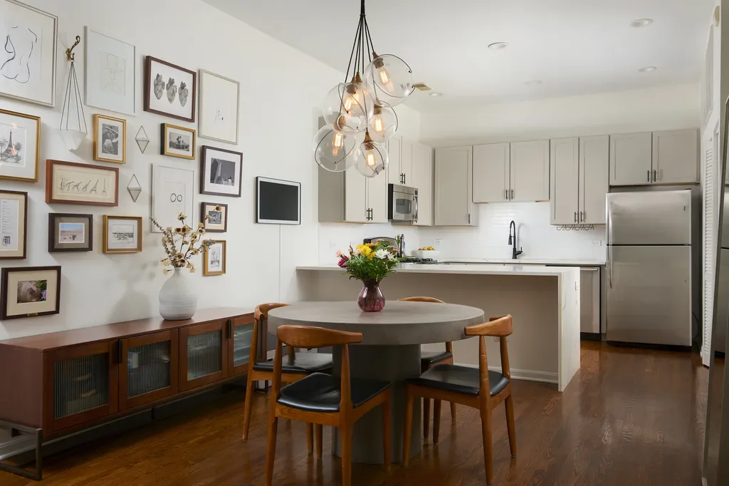 952 North Crosby Street Chicago IL 60610