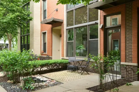 952 North Crosby Street Chicago IL 60610