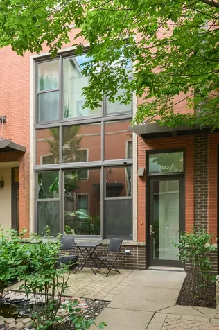 952 North Crosby Street Chicago IL 60610