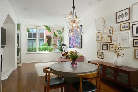 952 North Crosby Street Chicago IL 60610
