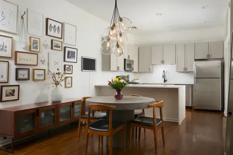 952 North Crosby Street Chicago IL 60610