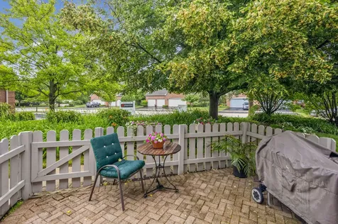 2064 Norwich Court Glenview IL 60026