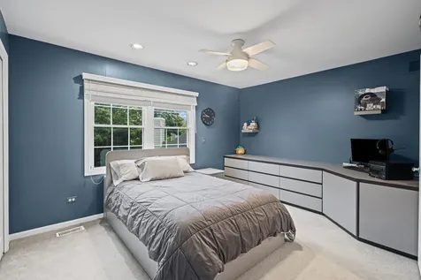 2064 Norwich Court Glenview IL 60026