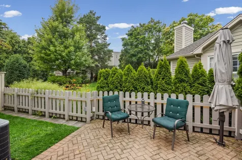 2064 Norwich Court Glenview IL 60026
