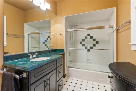 1523 Oakwood Avenue Des Plaines IL 60016