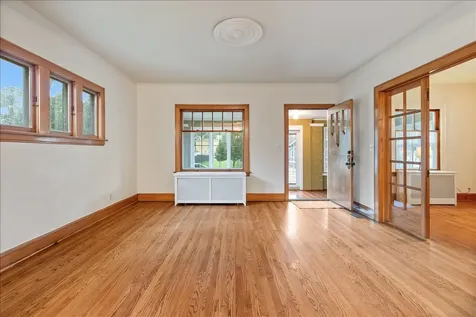 1523 Oakwood Avenue Des Plaines IL 60016