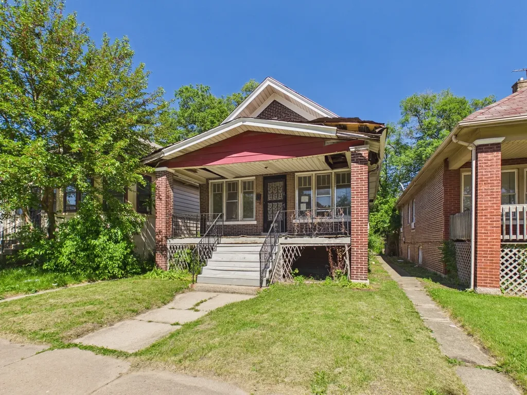 7955 South Ridgeland Avenue Chicago IL 60617
