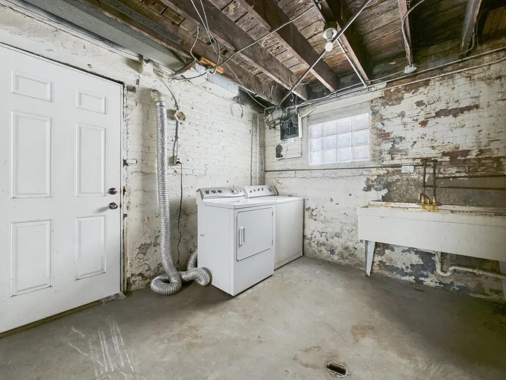 7955 South Ridgeland Avenue Chicago IL 60617