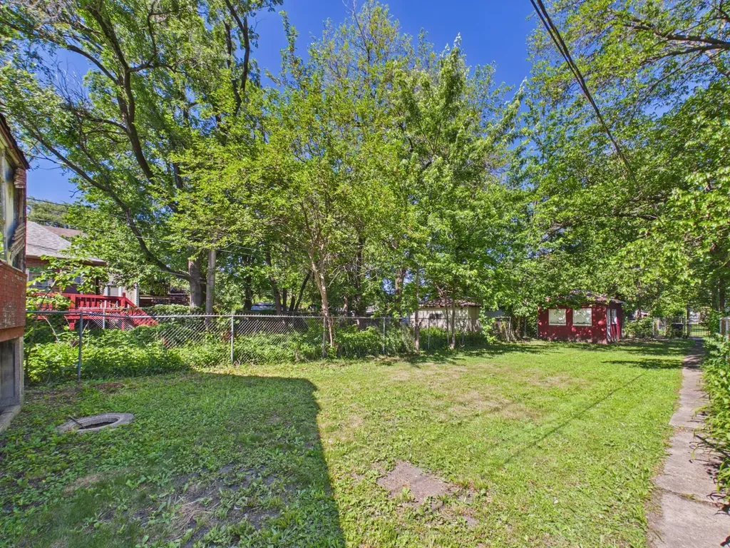 7955 South Ridgeland Avenue Chicago IL 60617