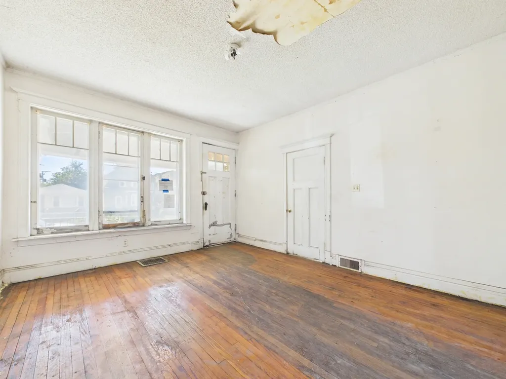 7955 South Ridgeland Avenue Chicago IL 60617
