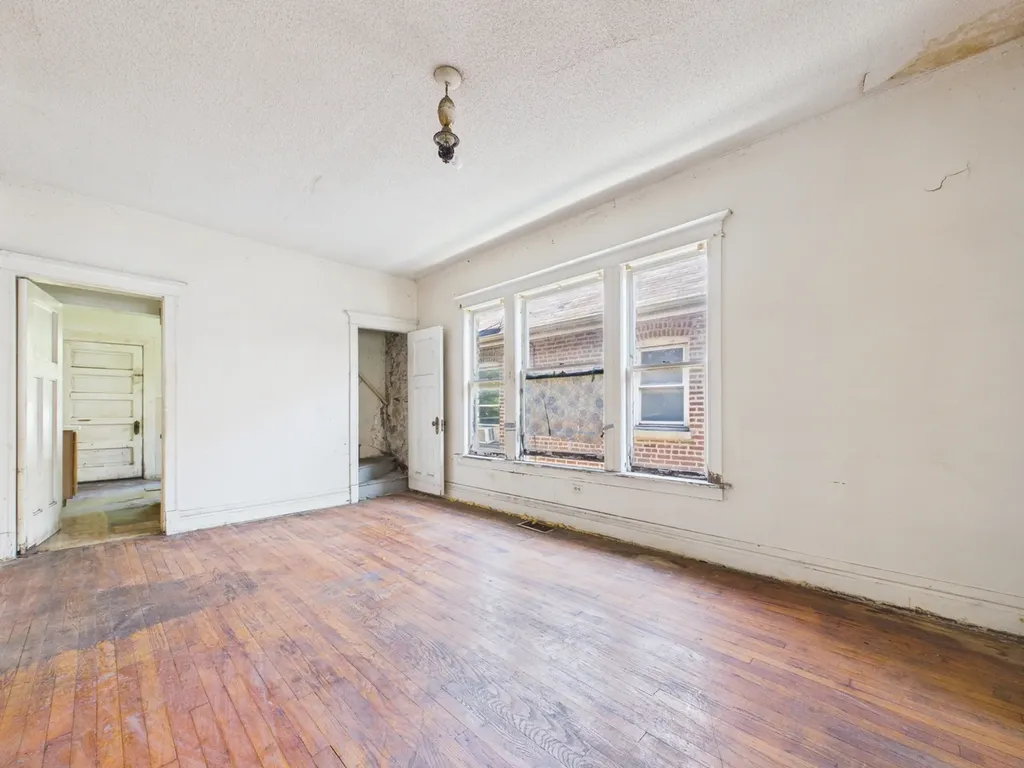 7955 South Ridgeland Avenue Chicago IL 60617