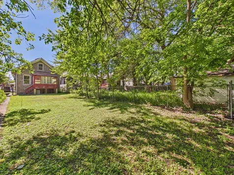 7955 South Ridgeland Avenue Chicago IL 60617