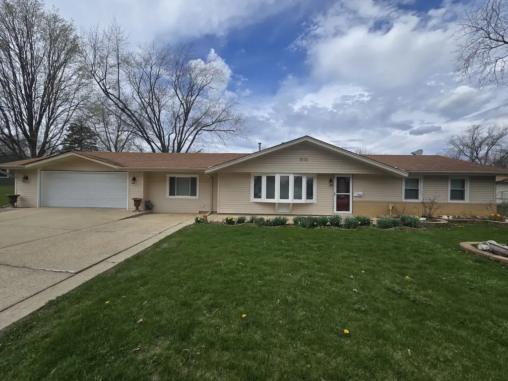 1832 West Weathersfield Way Schaumburg IL 60193