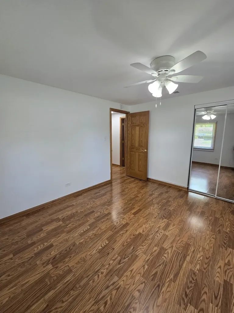 1832 West Weathersfield Way Schaumburg IL 60193