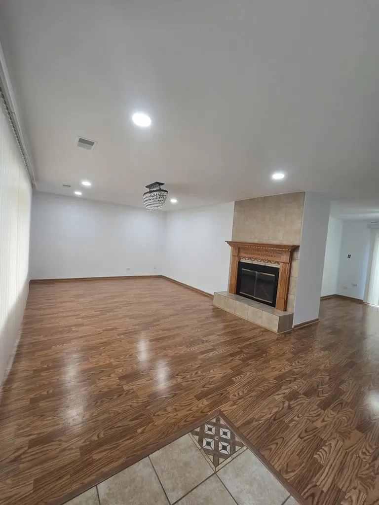 1832 West Weathersfield Way Schaumburg IL 60193