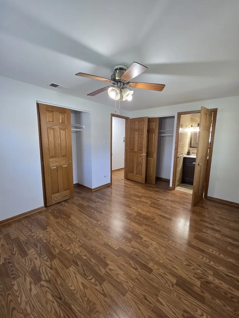 1832 West Weathersfield Way Schaumburg IL 60193