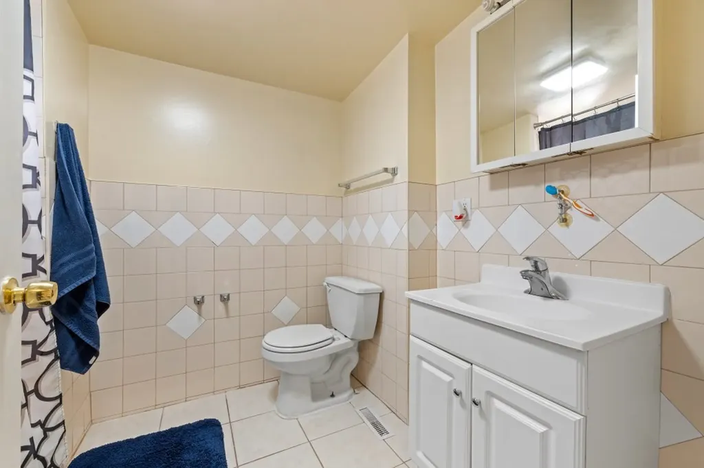 5349 West Fletcher Street Chicago IL 60641