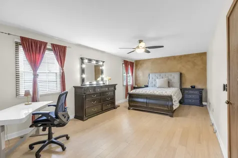 76 Foxboro Lane Gurnee IL 60031