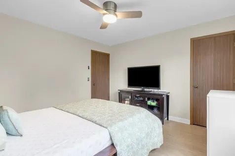 76 Foxboro Lane Gurnee IL 60031