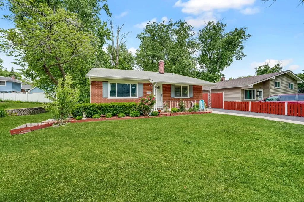 14 East Van Buren Street Villa Park IL 60181