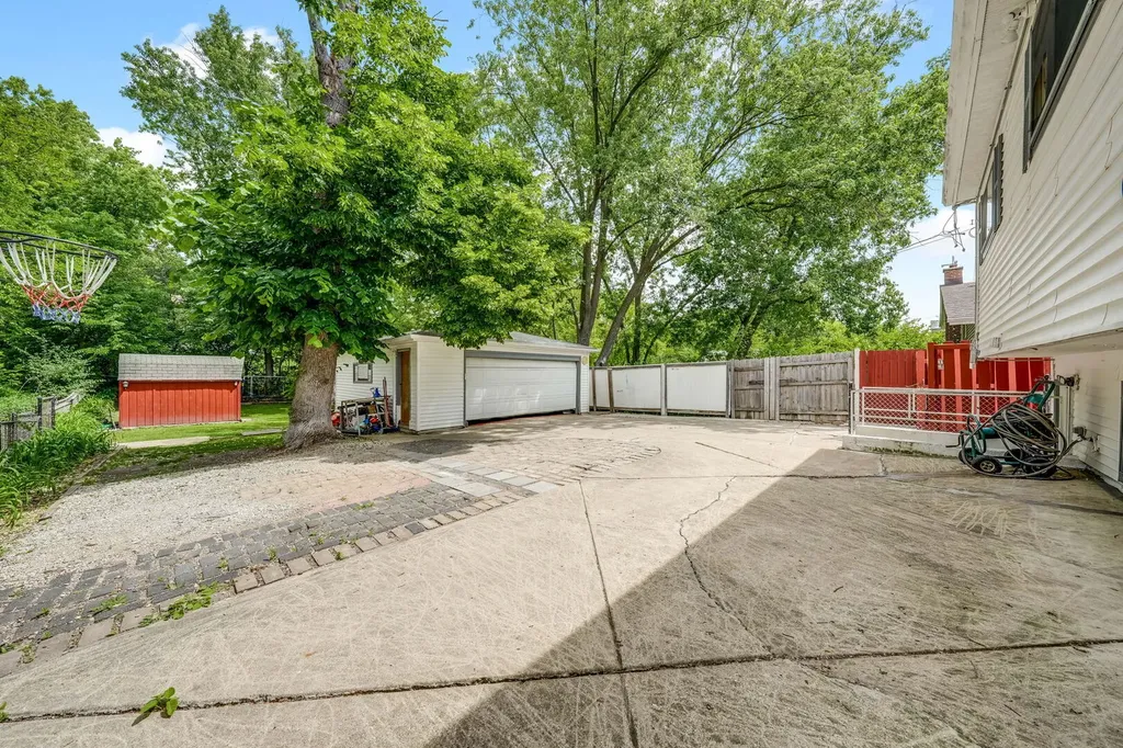 14 East Van Buren Street Villa Park IL 60181