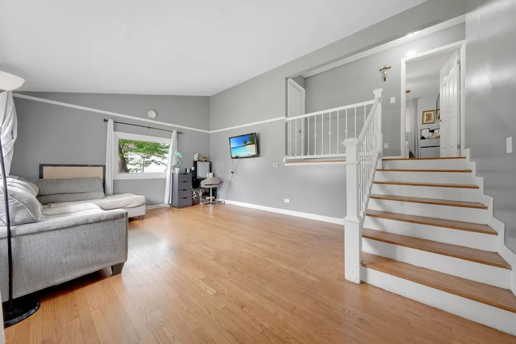 14 East Van Buren Street Villa Park IL 60181