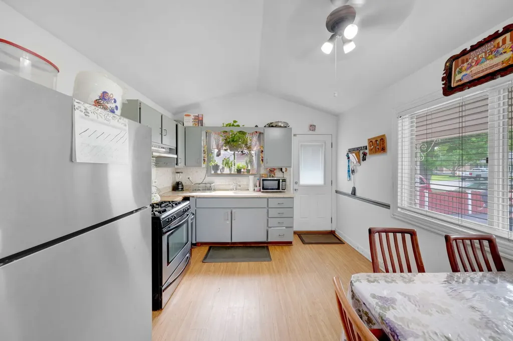 14 East Van Buren Street Villa Park IL 60181