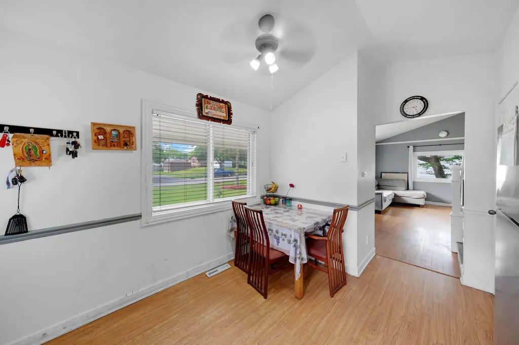 14 East Van Buren Street Villa Park IL 60181