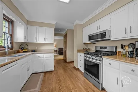 916 Britta Lane Batavia IL 60510