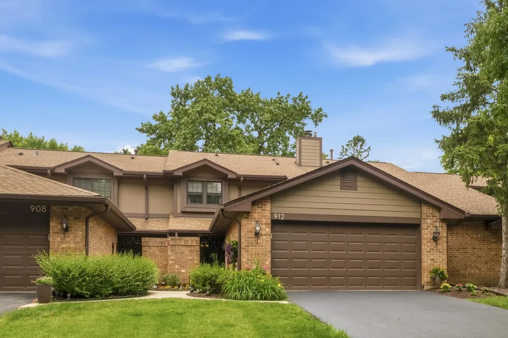 912 Indian Boundary Drive Westmont IL 60559
